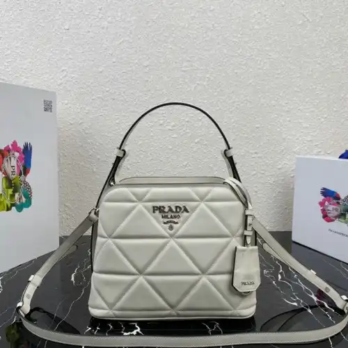 Pra*a bags 2012sh0022