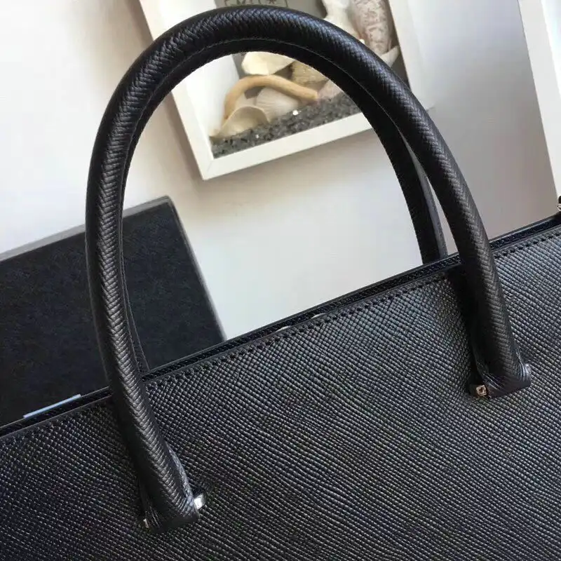 Pra*a bags 2012sh0070