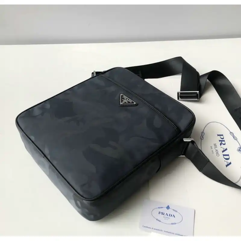 Pra*a bags 2012sh0083