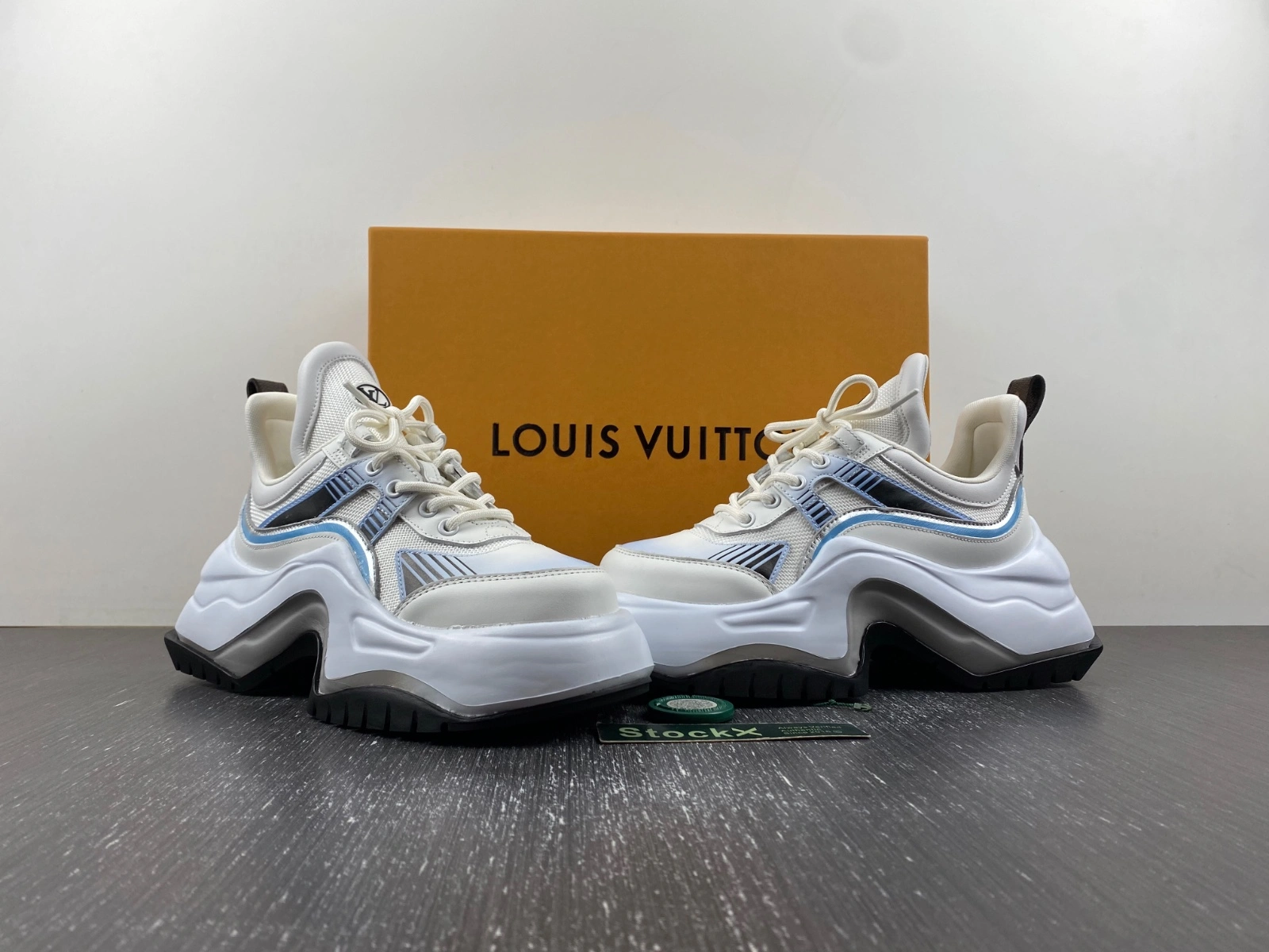 quickdry 1 V*t0n archlight sneakers lv 2135