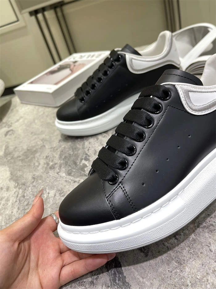 ale*d*r M*Q*en oversized sleek 2586