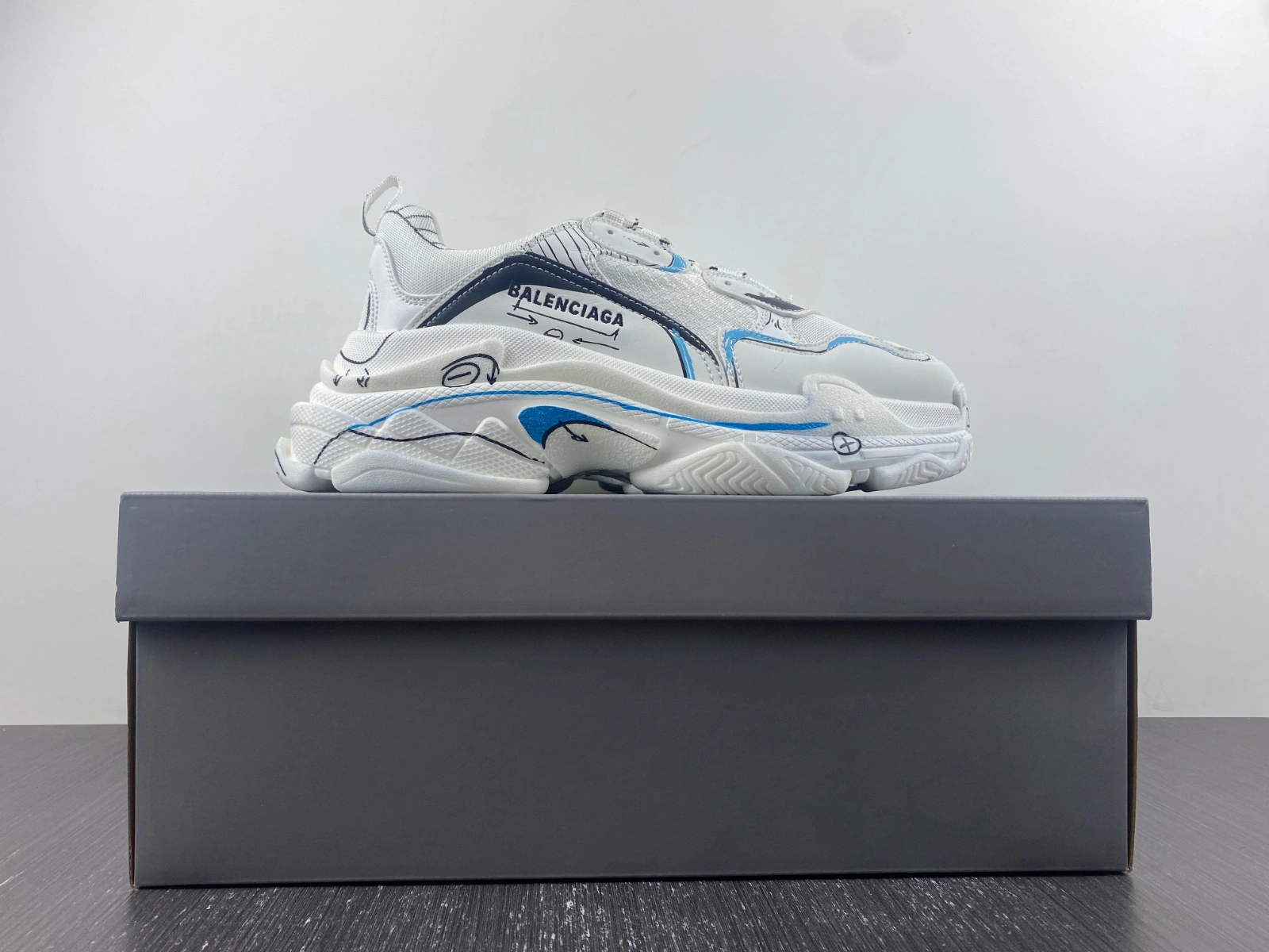 Ba*len*cia*ga 536737w3srb bestvalue 4378