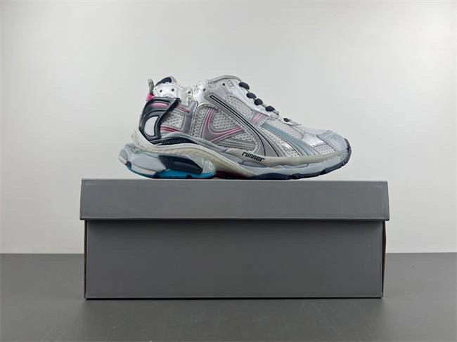 reliable Ba*len*cia*ga  772774-w3rny- 4302