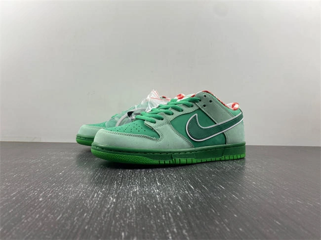 Chic Concepts x Nike SB Dunk Low   BV1310- 4563