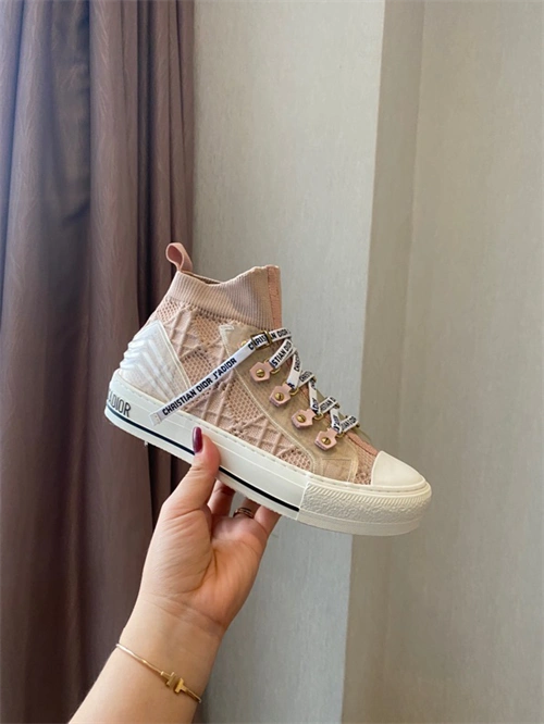 Sustainable DR Sneaker 1080