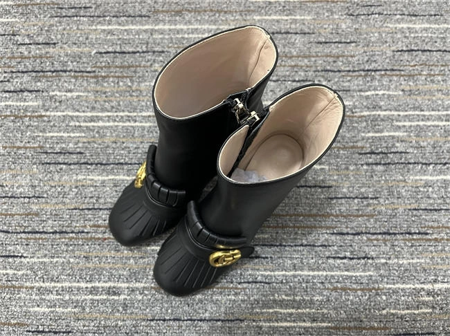 lightweight G*u*i boot women 530