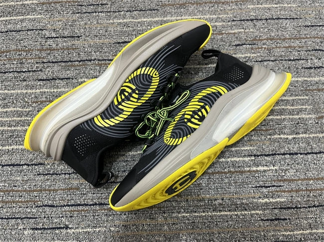 sunprotective G*u*i runners 91