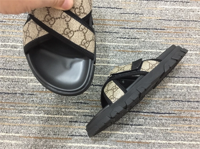 breathable G*u*i slide 422