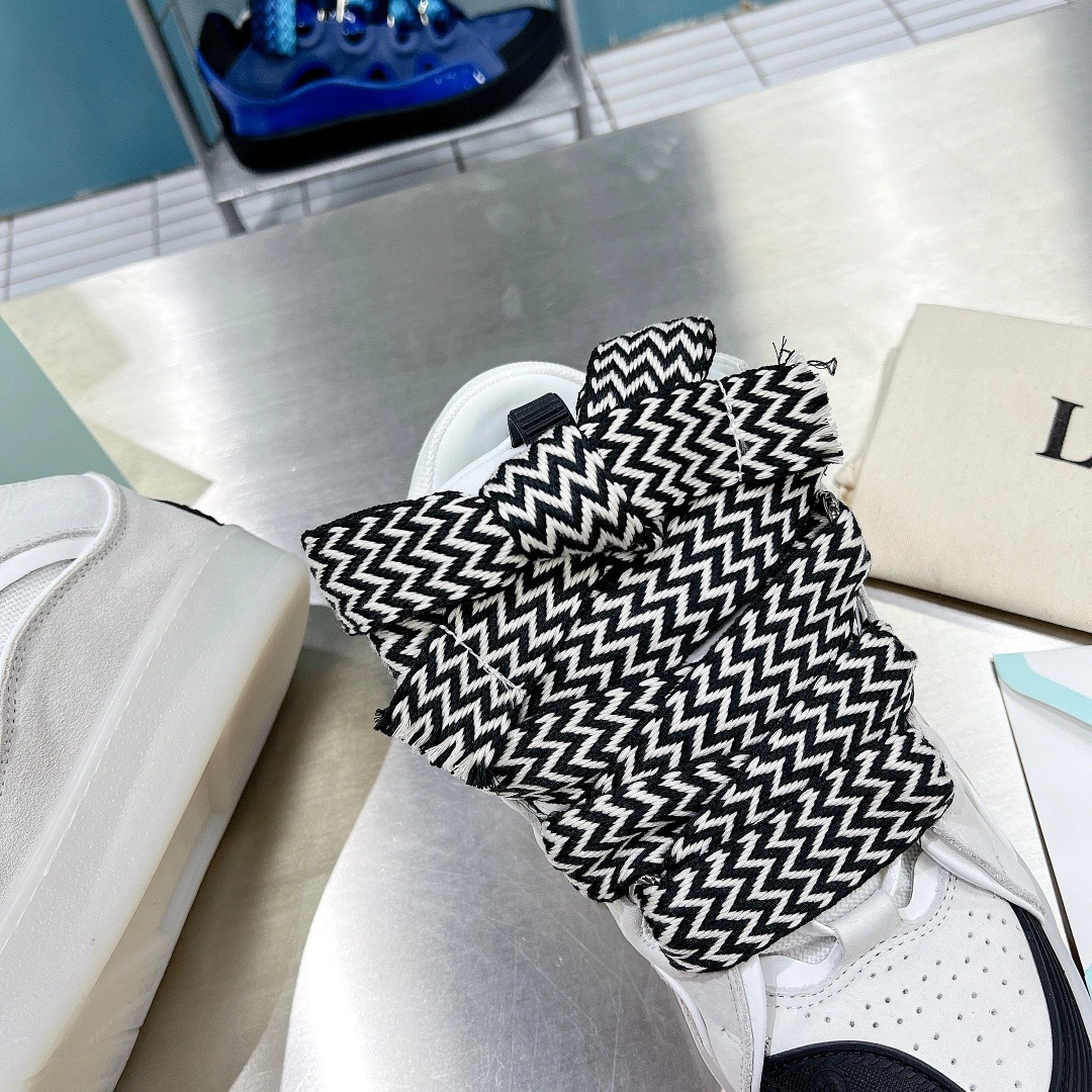 S*pportive lanvon curb sneaker 867