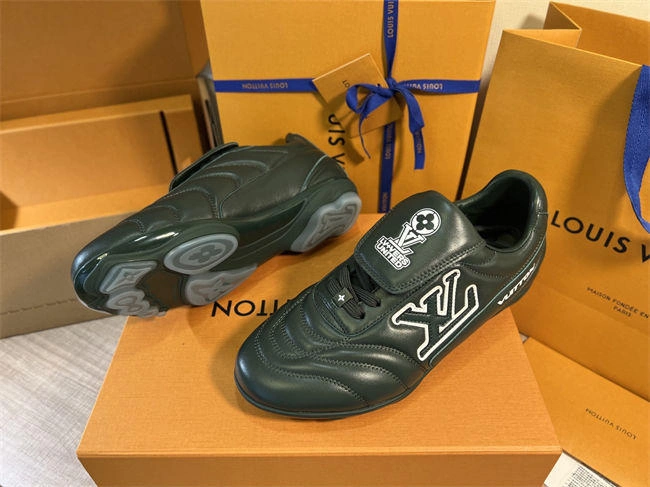 l0*is V*t0n sleek 1667