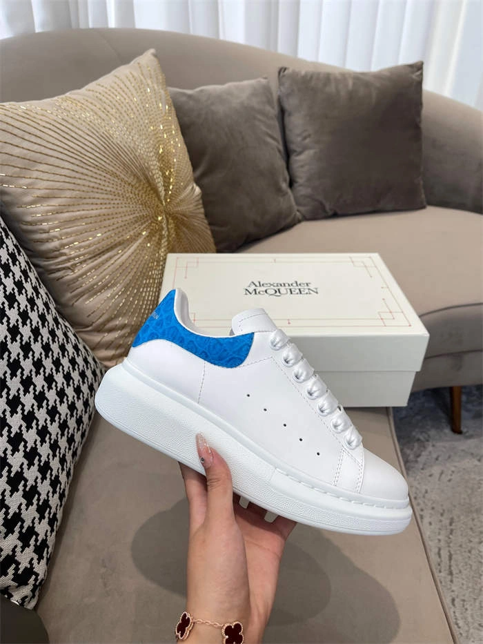 Minimalist Mc Queen 2522