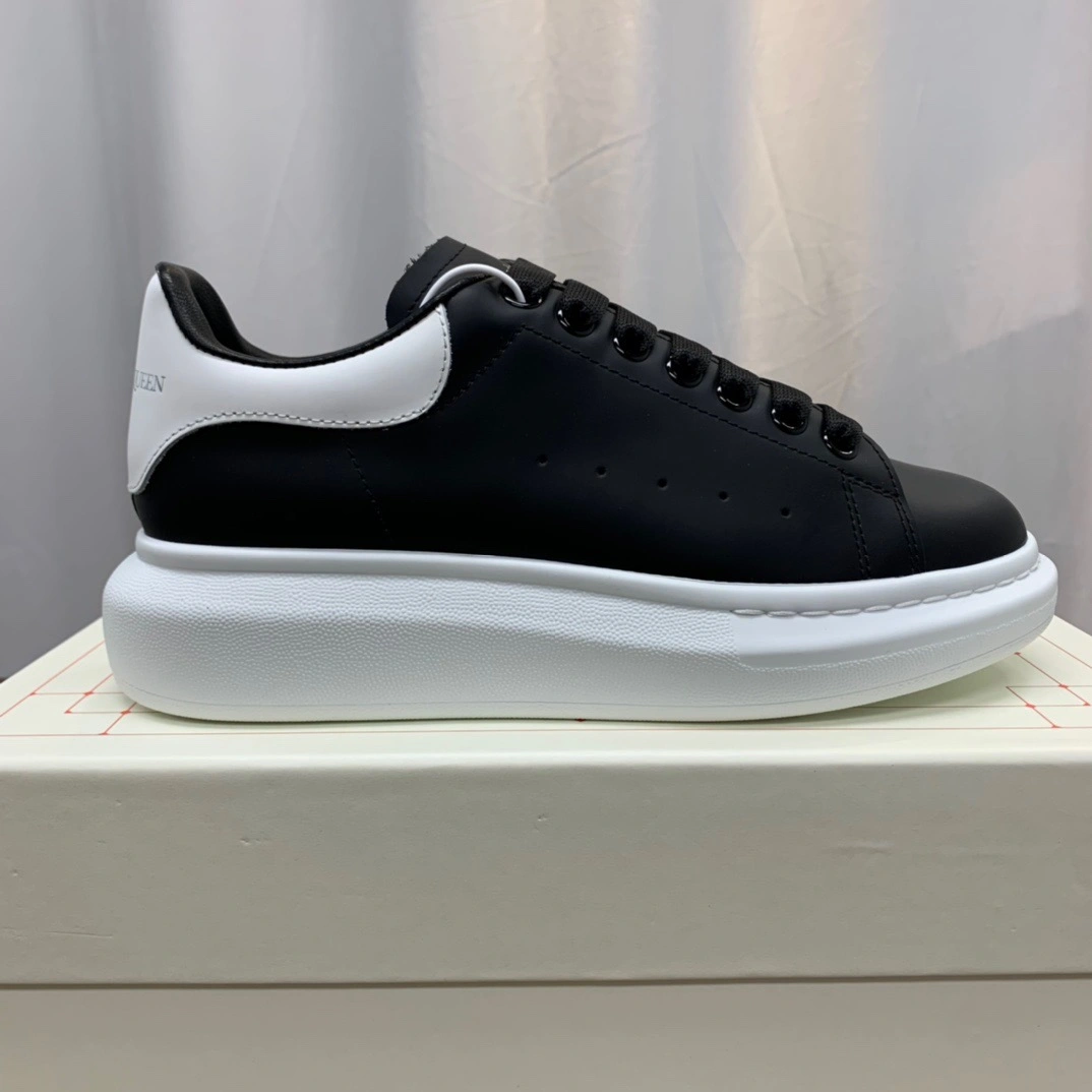 Contemporary McQuen Black White 553680WHGP 2490