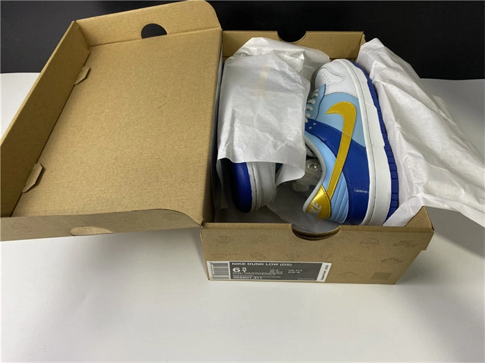 Contemporary Nike Dunk SB low 309601- 4936