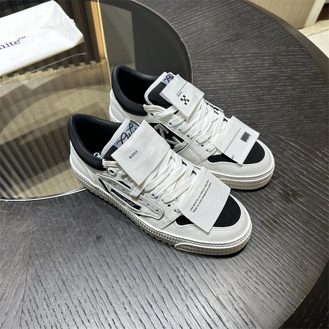 Durable Off-White Sneaker 3103