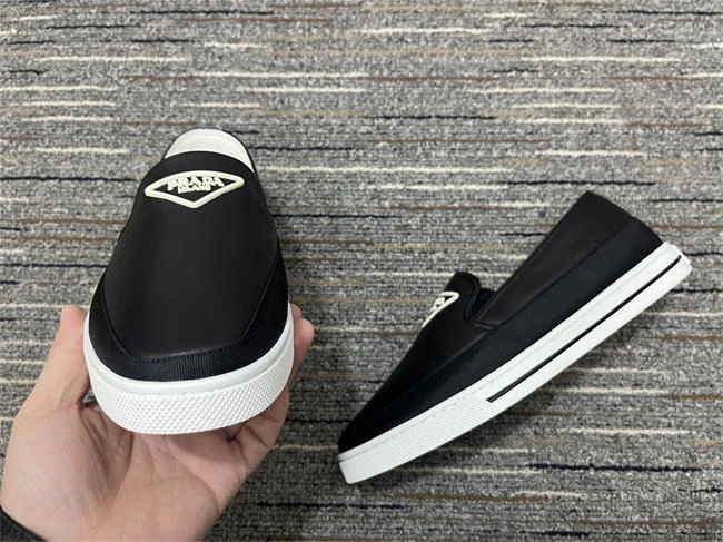 Pra*a leather sneaker fashionforward 3317