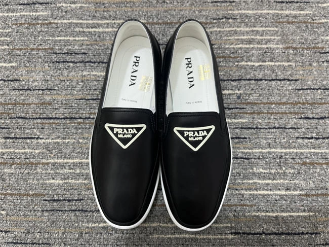 Pra*a leather sneaker fashionforward 3317