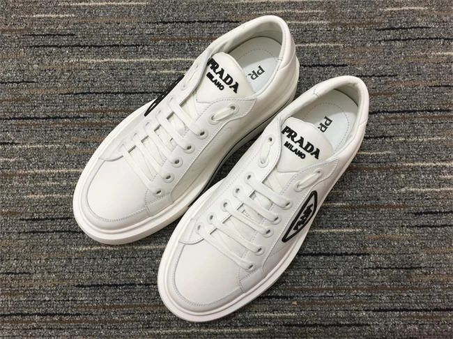 Pra*a leather sneaker premium 3323
