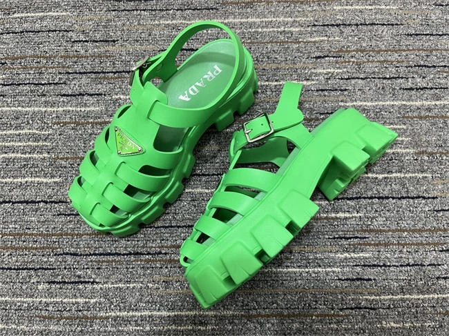 modern Pra*a slipper 3351