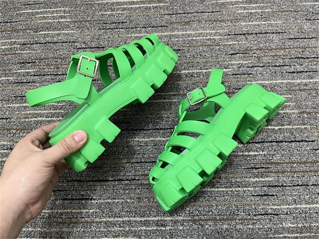 modern Pra*a slipper 3351