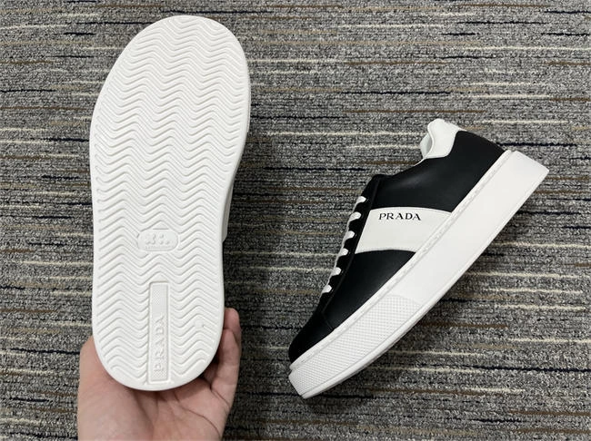 youthful Pra*a sneaker 3372