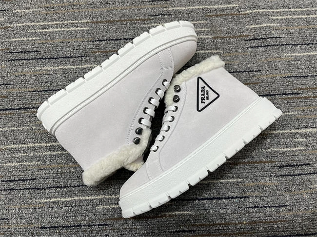 neat Pra*a sneaker women 3392